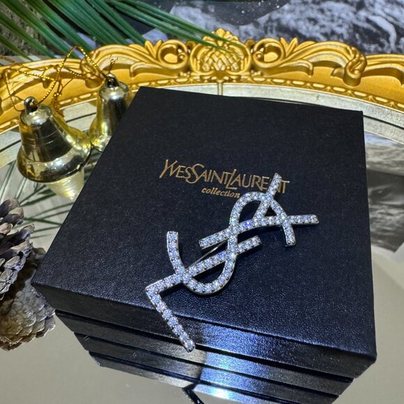❤️Used once Women's Yves Saint Laurent brooch❤️